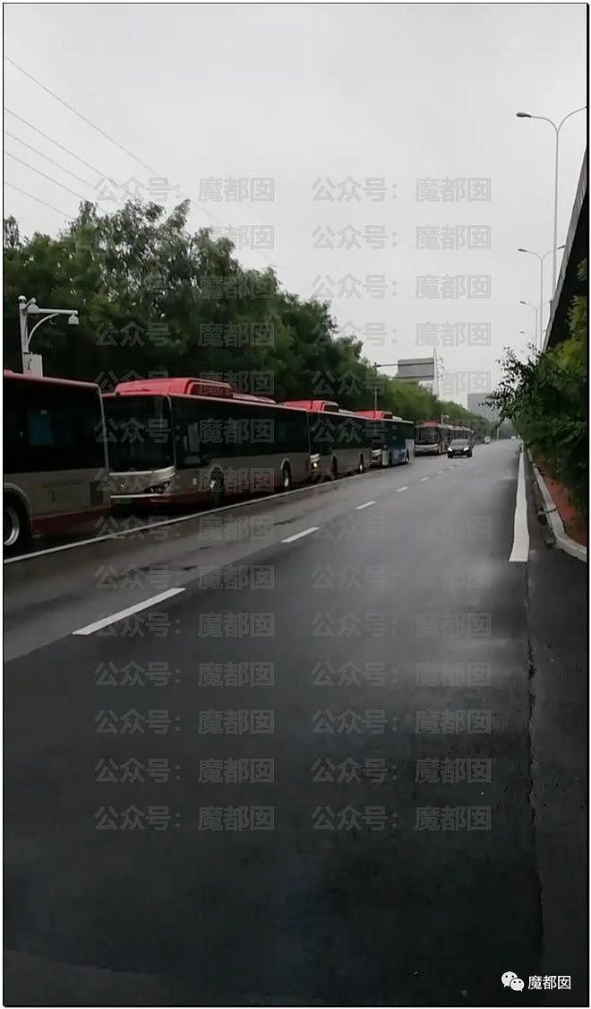 北京暴雨，大批汽車遭沖走，房屋漂河道，已造成2人死亡（视频/组图） - 6
