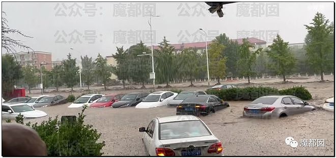 北京暴雨，大批汽車遭沖走，房屋漂河道，已造成2人死亡（视频/组图） - 45