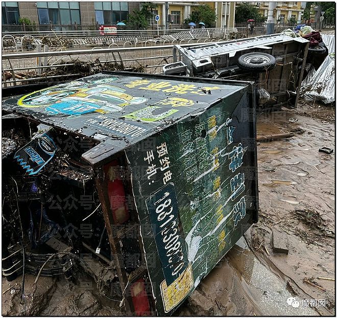 北京暴雨，大批汽車遭沖走，房屋漂河道，已造成2人死亡（视频/组图） - 41