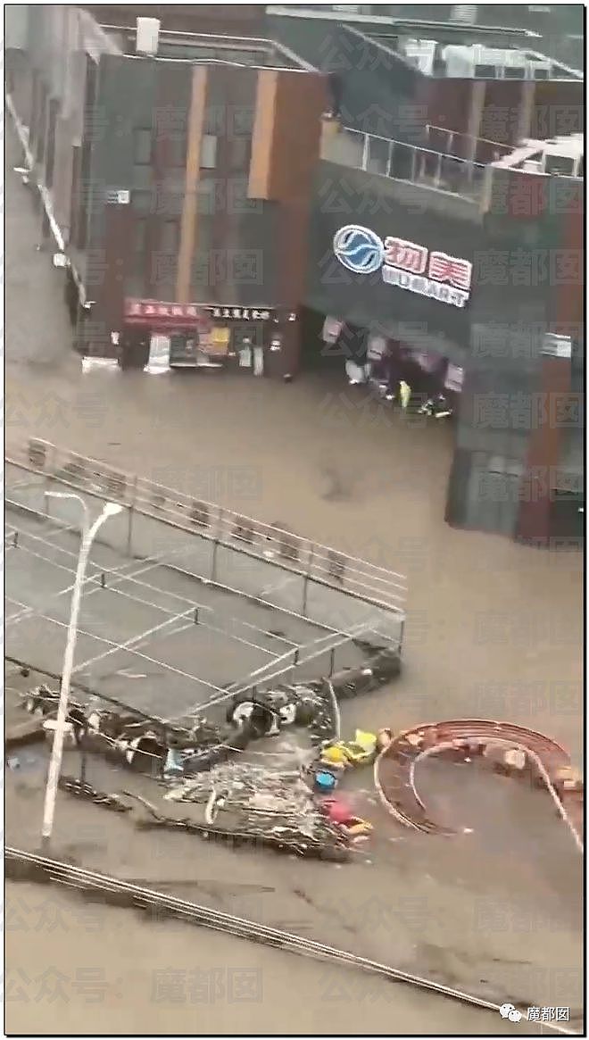 北京暴雨，大批汽車遭沖走，房屋漂河道，已造成2人死亡（视频/组图） - 39