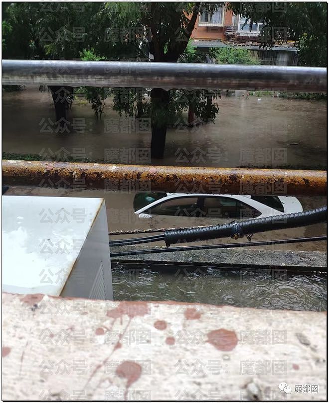 北京暴雨，大批汽車遭沖走，房屋漂河道，已造成2人死亡（视频/组图） - 34