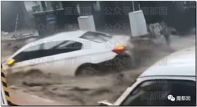 北京暴雨，大批汽車遭沖走，房屋漂河道，已造成2人死亡（视频/组图） - 44