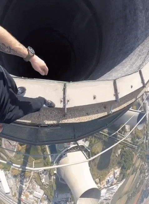 法国30岁网红爬香港68楼天台坠亡！他以极限攀爬高楼闻名，曾疯狂敲打68楼窗户求救（视频/组图） - 27