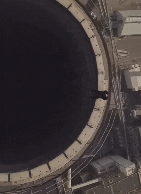 法国30岁网红爬香港68楼天台坠亡！他以极限攀爬高楼闻名，曾疯狂敲打68楼窗户求救（视频/组图） - 29