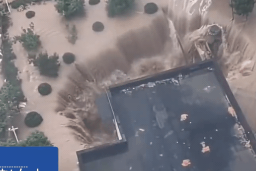 洪水冲塌地下室，河北涿州2小区400多人受困，当地政府：救援难度大（组图） - 1