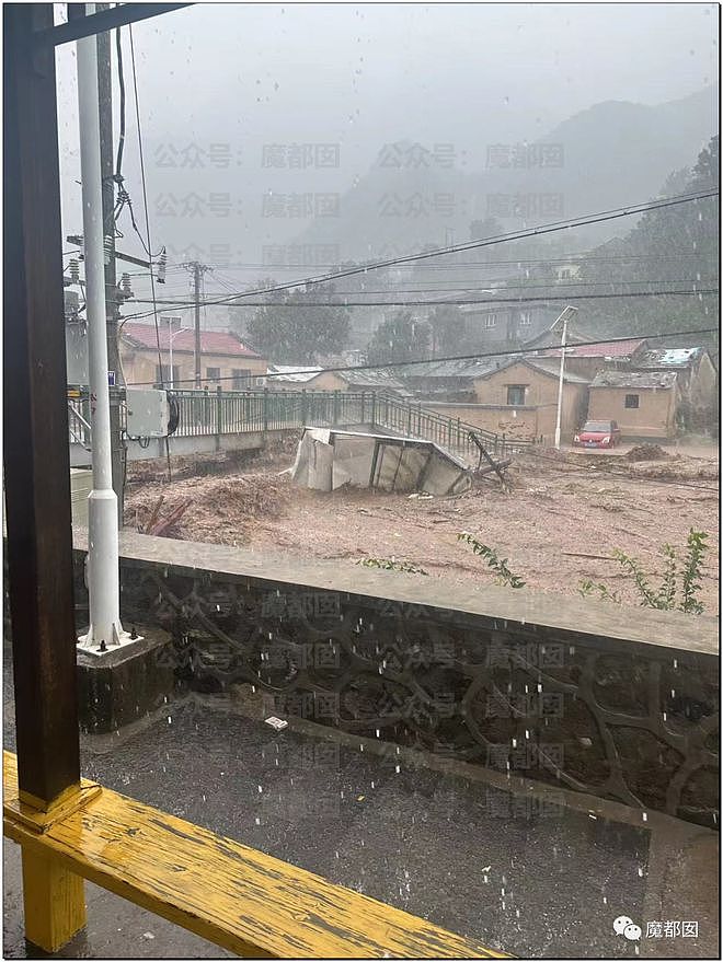 北京暴雨，大批汽車遭沖走，房屋漂河道，已造成2人死亡（视频/组图） - 46