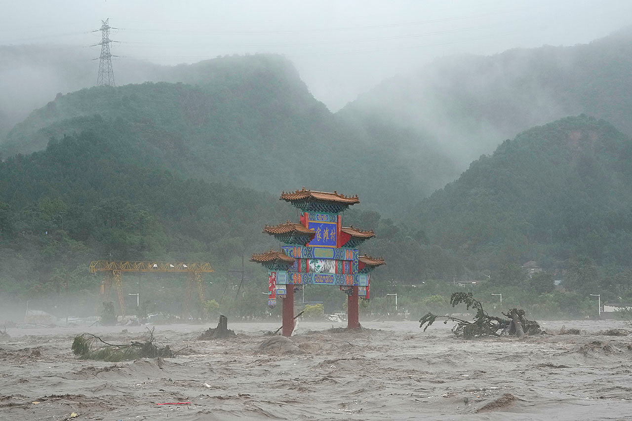 北京及周边暴雨成灾致重大伤亡，群众依赖自救（图 - 2
