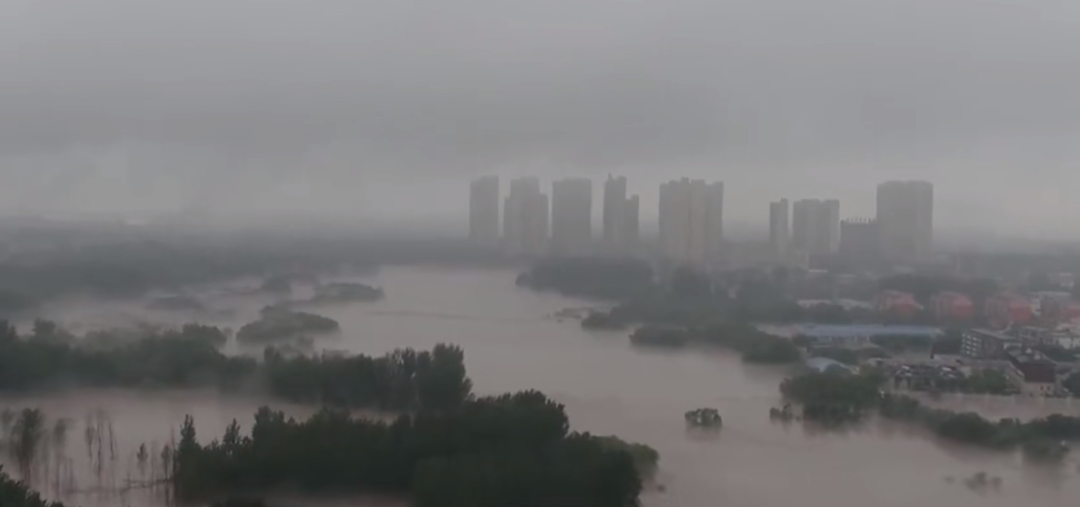 最新！河北涿州形势严峻！北京：140年来最大降雨，大量汽车被淹，保险赔吗？专家：保费或上涨（组图） - 3