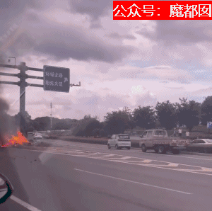 疯传！驾驶员当场死亡，网红热门新能源车撞柱粉碎+爆燃起火（组图） - 21