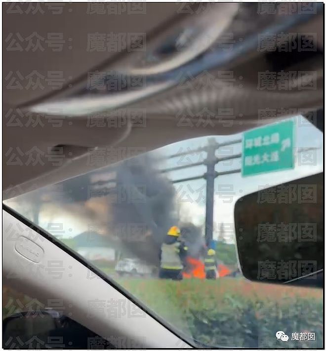 疯传！驾驶员当场死亡，网红热门新能源车撞柱粉碎+爆燃起火（组图） - 7
