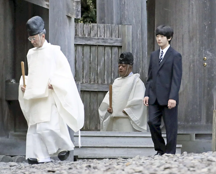 接见外宾全程“面无表情”，日本皇室小王子又一次被公众质疑“不正常”（组图） - 6