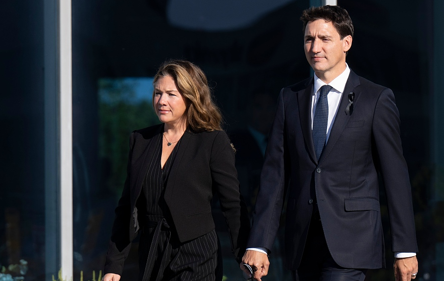 加拿大总理宣布和妻子分居，18年婚姻告急，但下周还会一起度假...（组图） - 2