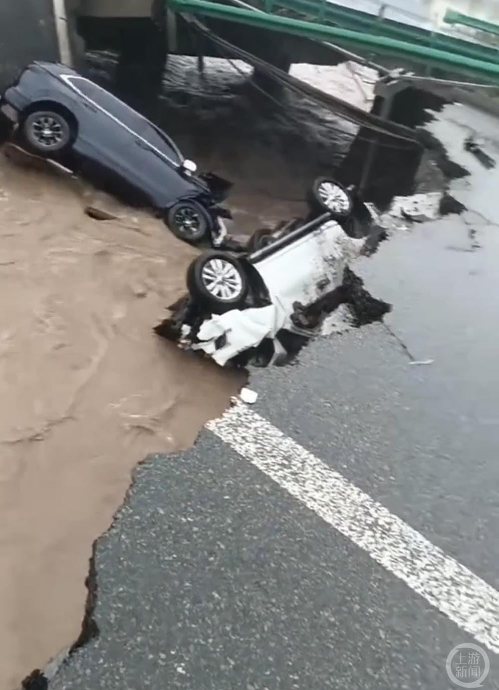 黑龙江高速桥梁坍塌，两车堕湍急水流，当局紧急实施道路管控（组图） - 2