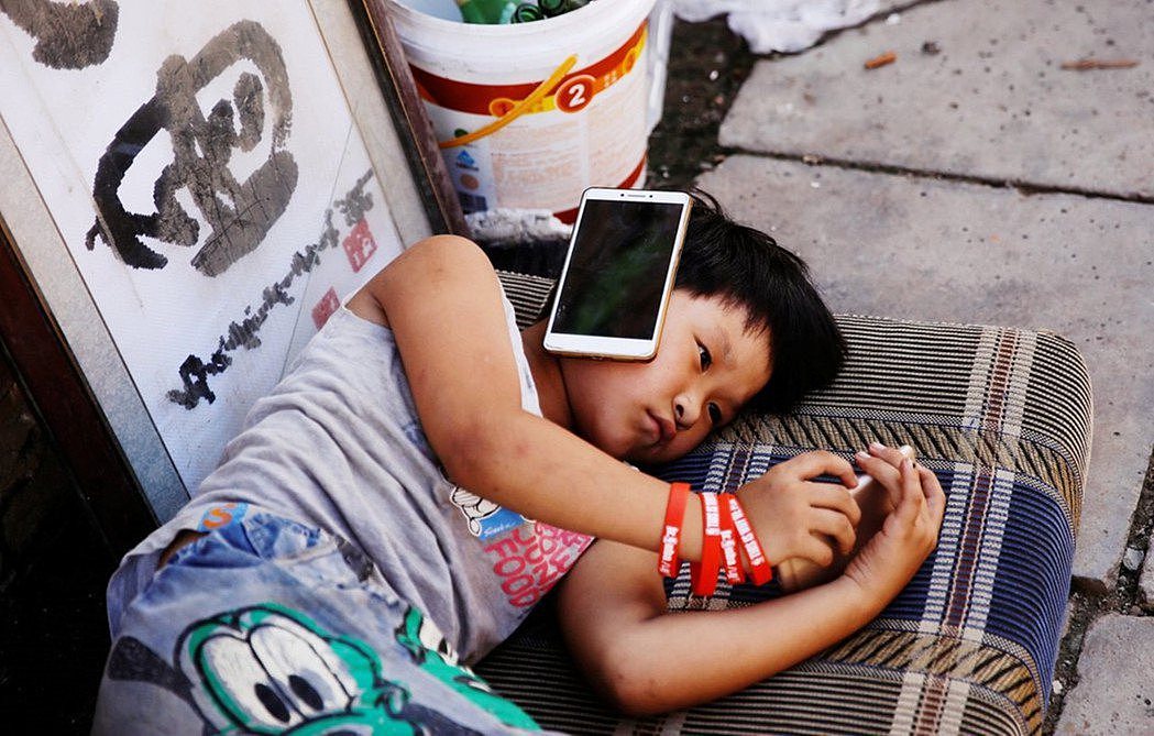 防沉迷禁启动？中国拟强制手机安装“未成年人模式”，每天使用最多2小时（组图） - 2