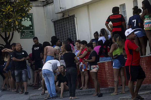 巴西警方血腥扫毒至少45死，议员痛批：贫民窟沦地狱（组图） - 3