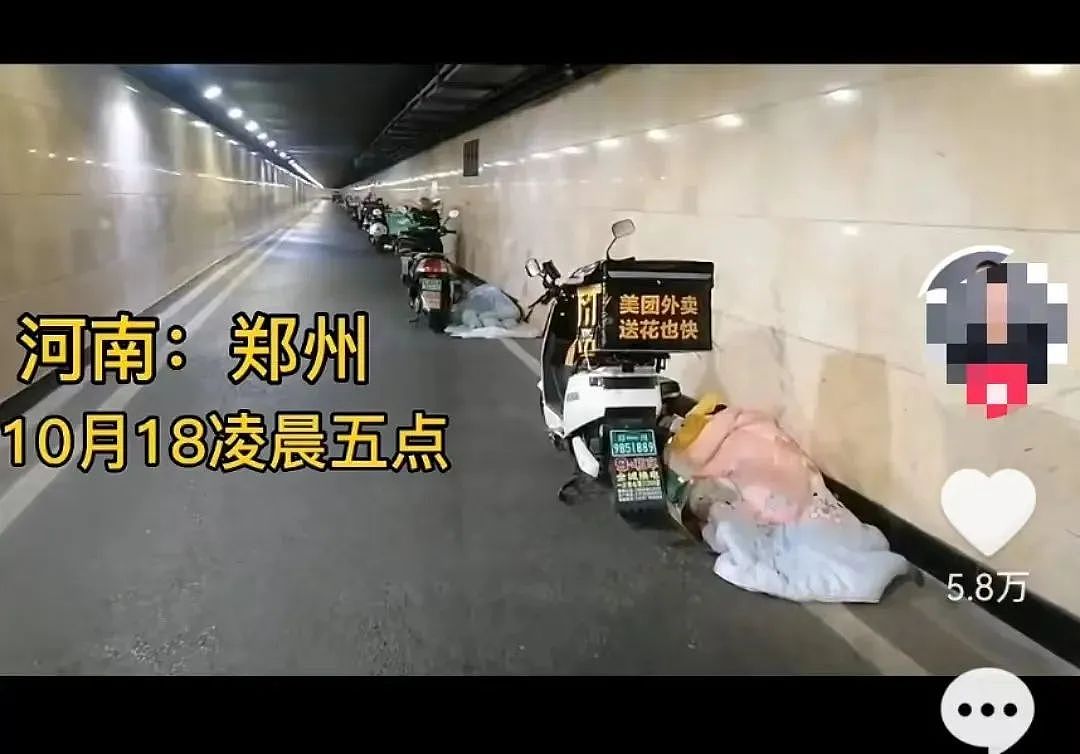 凌晨一点，深圳公厕最尴尬一幕爆火：不要看不起那些“跪着“赚钱的成年人（组图） - 4