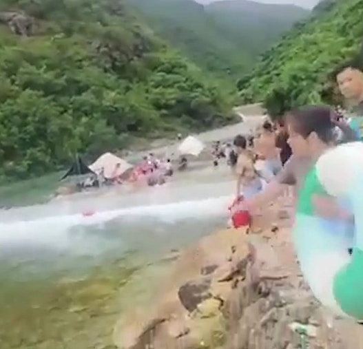 广东河流涨水冲走多游客酿4死，当局：事发地非景点，未被开发（组图） - 3