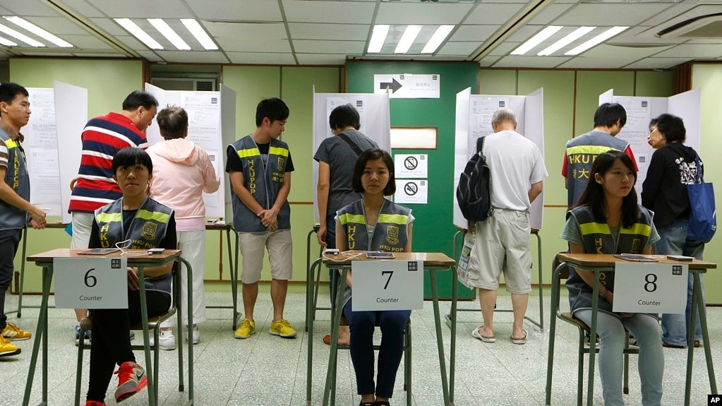 香港白色恐怖下年轻人心灰意冷，登记选民暴跌过半（图） - 1