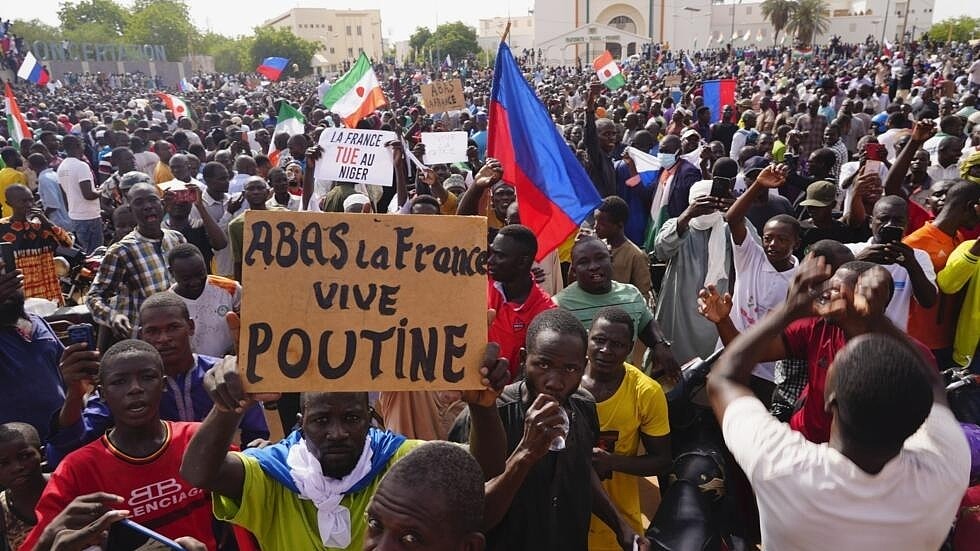 尼日尔示威者：打倒法国，俄罗斯和普京万岁（图） - 1