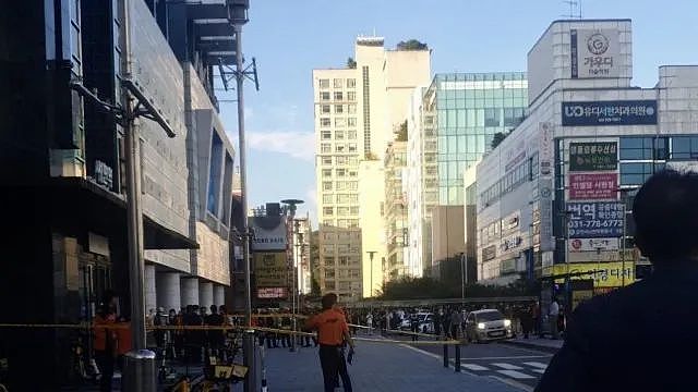 14死伤！韩国购物中心爆发袭击！嫌犯驾车撞人后掏刀狂捅（组图） - 16
