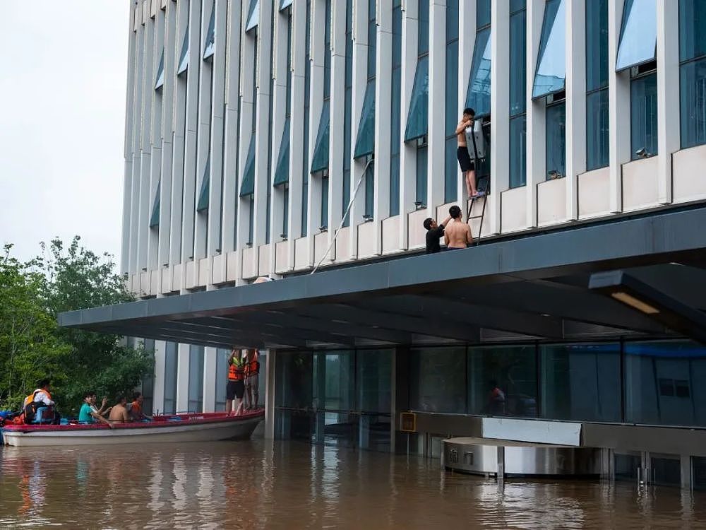 被洪水包围的涿州：很多老人“宁死也不走，觉得水不会太大”（组图） - 21