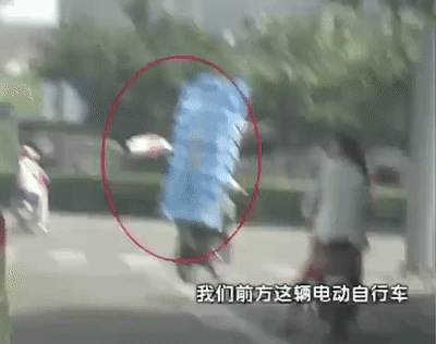 凌晨一点，深圳公厕最尴尬一幕爆火：不要看不起那些“跪着“赚钱的成年人（组图） - 9