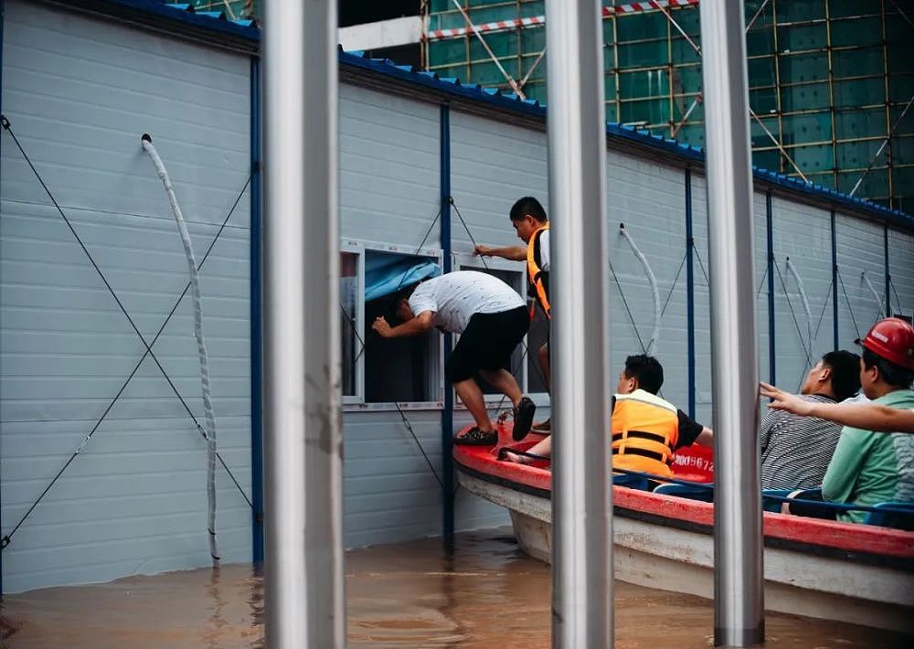 被洪水包围的涿州：很多老人“宁死也不走，觉得水不会太大”（组图） - 22