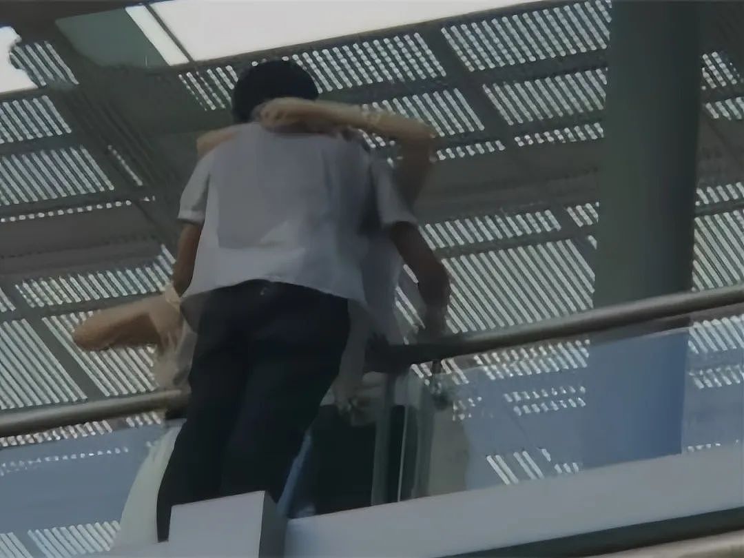 深圳16岁男孩跳桥自杀，路过女孩热吻拯救：没人要你，我要你（组图） - 7