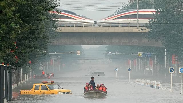 中国水灾：泄洪引发霸州街头抗议，当局承诺赔偿称民众“敢于牺牲”（组图） - 1