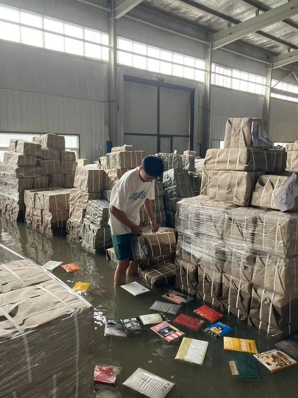 涿州水灾，价值3亿逾400万本图书受损，中图网CEO黄平直播痛哭（组图） - 7
