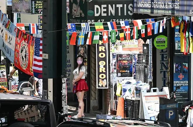 纽约这地沦为“卖淫街”！白天公然拉客惊呆记者，直接上YouTube打广告（组图） - 3