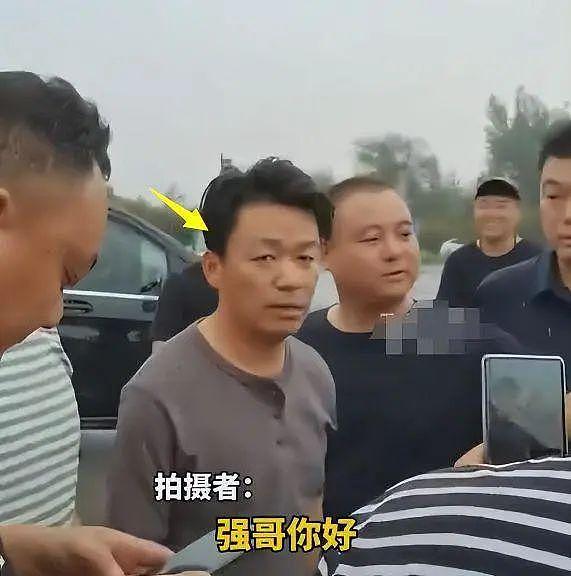 王宝强坐铲车到涿州村中发物资，2天没合眼！这30多人每人获1万元奖励（视频/组图） - 3