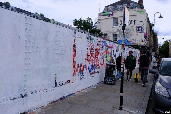 批评者以反中共字句还击，伦敦争议涂鸦已被遮盖（图） - 5