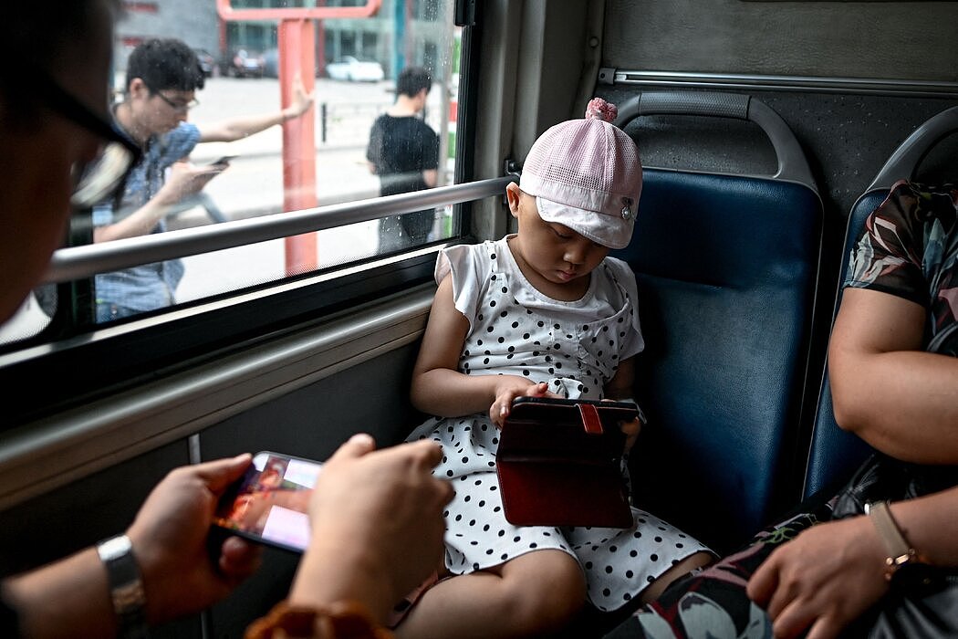 纽时：中国拟严格限制未成年人使用手机（图） - 1