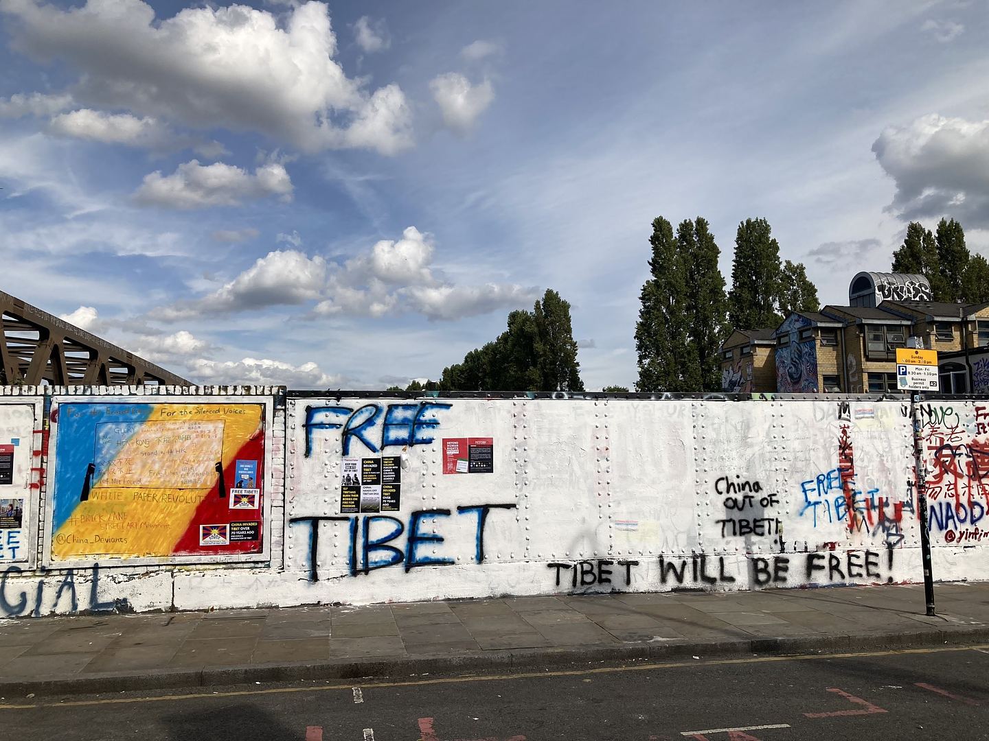 伦敦涂鸦墙24大红字“社会主义价值观”惹议，原创与二创皆被清除（组图） - 3