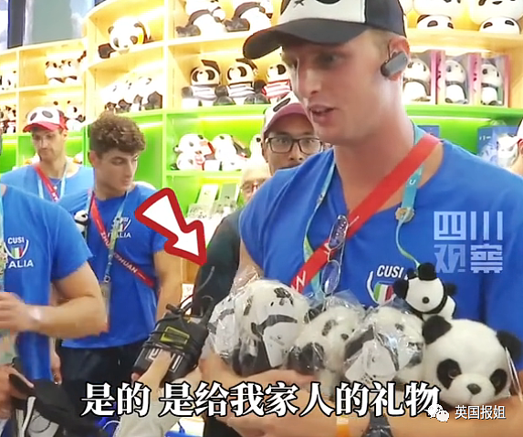 外国运动员在成都玩嗨了！吃火锅学划拳跳广场舞看熊猫，澳洲运动员热衷写中文名字（组图） - 31