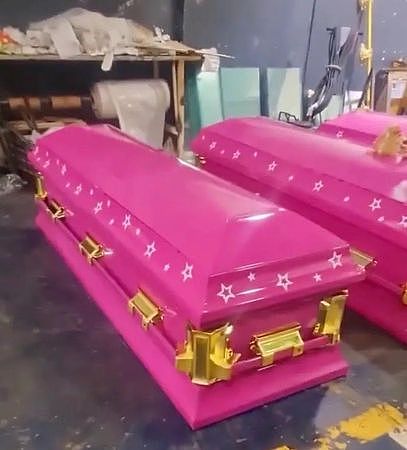 白色星星+芭比图案！葬仪社推“粉红芭比棺材”，老板：卖到缺货（组图） - 3