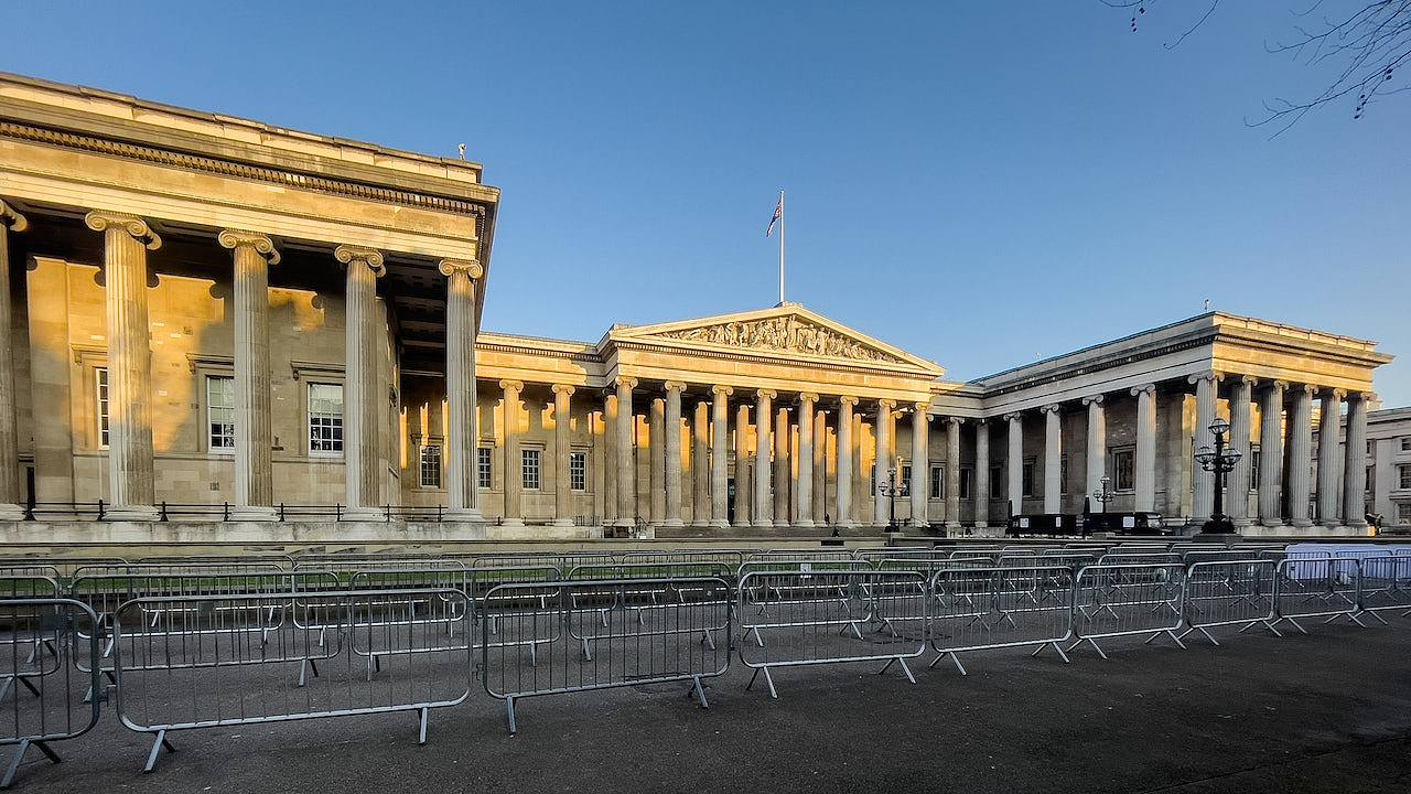 英国伦敦大英博物馆附近发生持刀伤人案，警方拘1男子（图） - 1