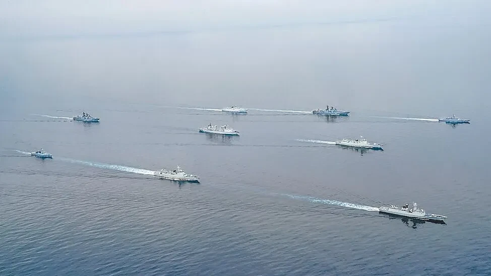 侵门踏户！中俄联合舰队11艘舰艇驶近美国领土！史上最大规模（图） - 1