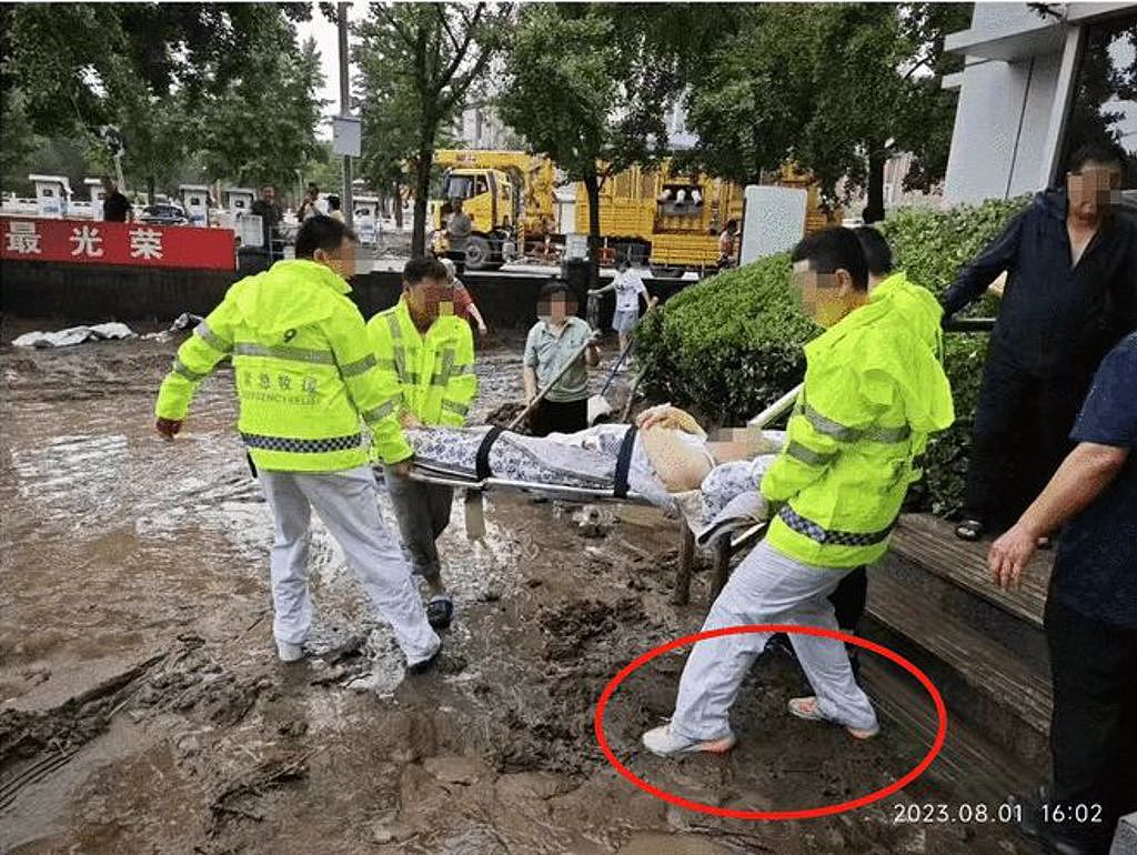 傲视全球黑科技！北京红十字会救灾不沾泥白鞋子横空出世（组图） - 1
