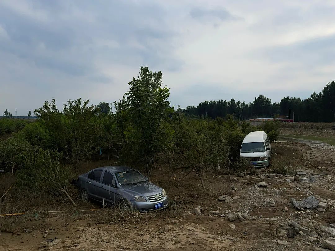 洪水退去后的涿州：报废的汽车、庄稼，无家可归（组图） - 3