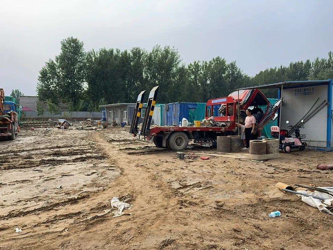 洪水退去后的涿州：报废的汽车、庄稼，无家可归（组图） - 5