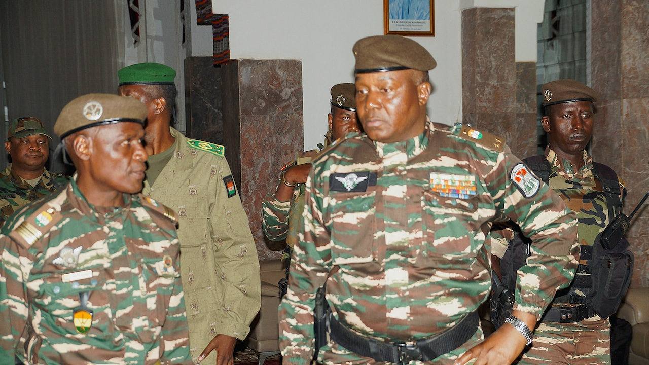 发动政变尼日尔军人宣布成立新政府（组图） - 1