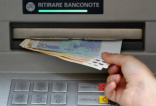意大利宣布征收一次性“银行暴利税”（组图） - 2