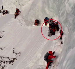 巴基斯坦搬运工遇雪崩重伤，挪威登山队踩他身体通过，生命被无视（组图） - 1