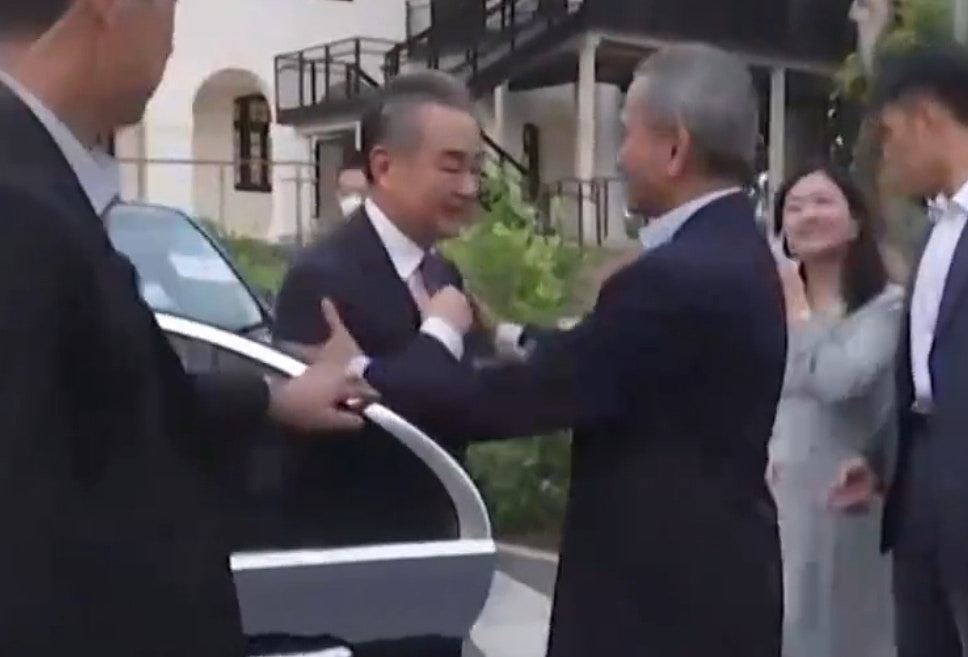 新加坡外长就未打领带当场致歉，王毅巧妙应对以示对等外交礼仪（组图） - 3