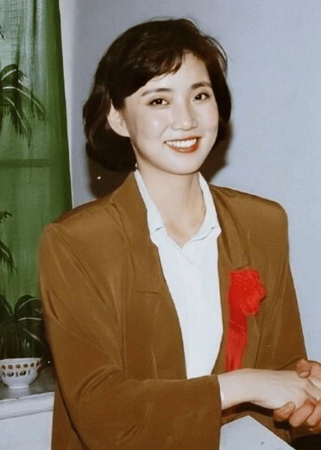 曾经中国央视最美国脸，42岁嫁省委书记，无儿无女（组图） - 2
