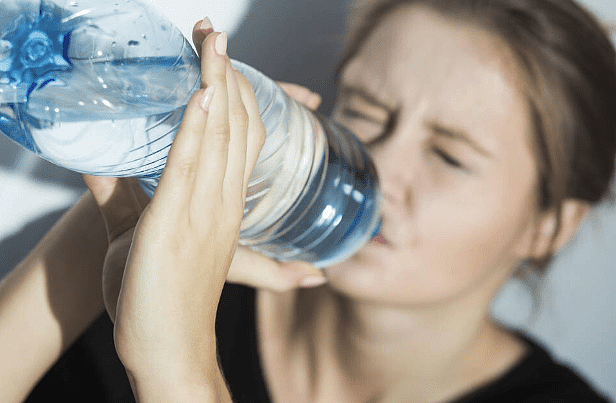 35岁女子喝了这么多水后，居然死了！专家：多喝水并不健康（组图） - 7