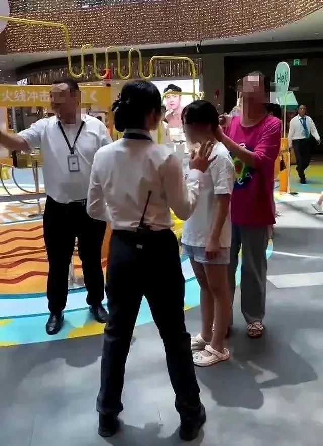 湖南女幼师和学生爸爸偷情，被发妻抓去游行：真相，和你想的不一样（组图） - 3