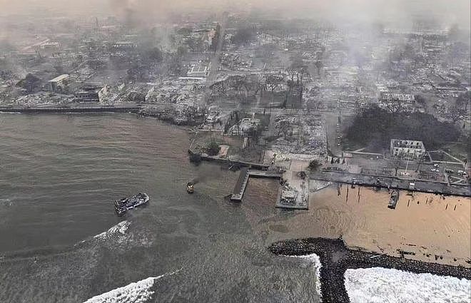 华人逃离夏威夷山火，堪称美国丢脸记：居民跳海！救援消失（组图） - 13